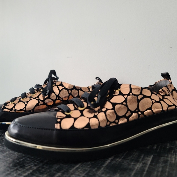 NWOT Ron White Black Leather & Rose Gold Sneakers - Picture 2 of 7